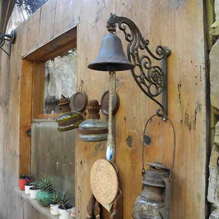 Konukevi Daphne House