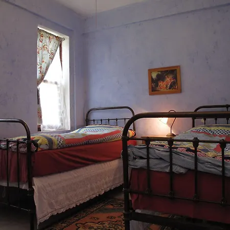 Daphne House 2*